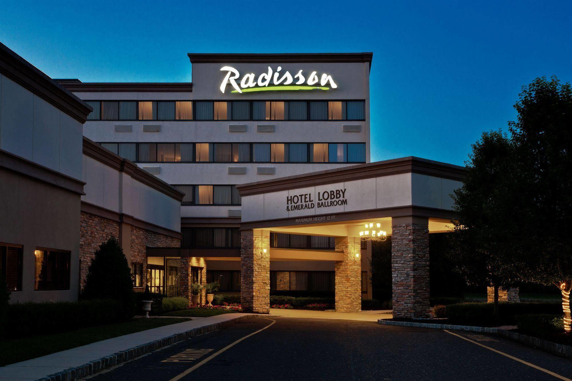 Radisson Hotel Freehold Exterior foto